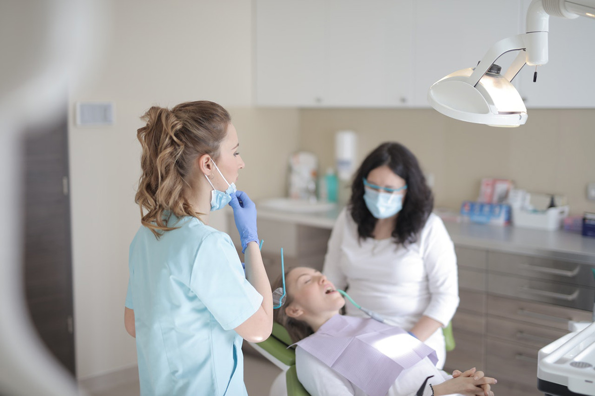 Dental practice for sale: Tips and tricks for buying and selling.