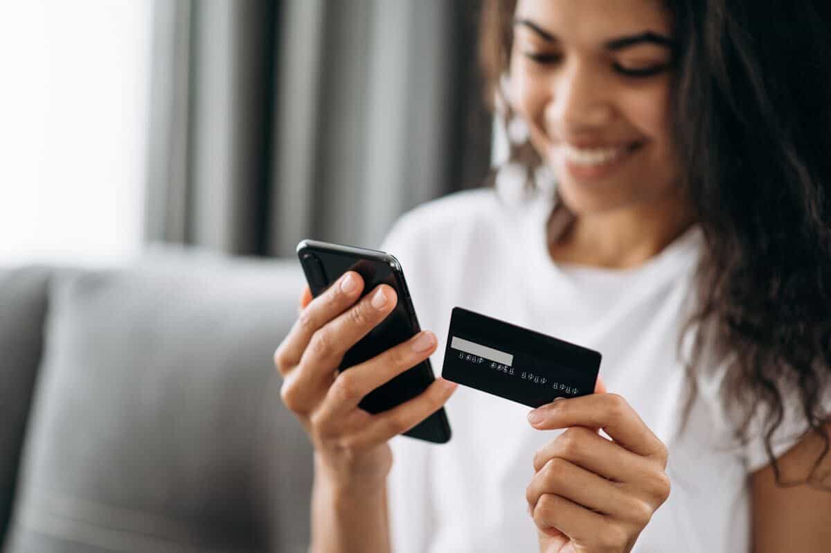 woman-on-phone-with-credit-card