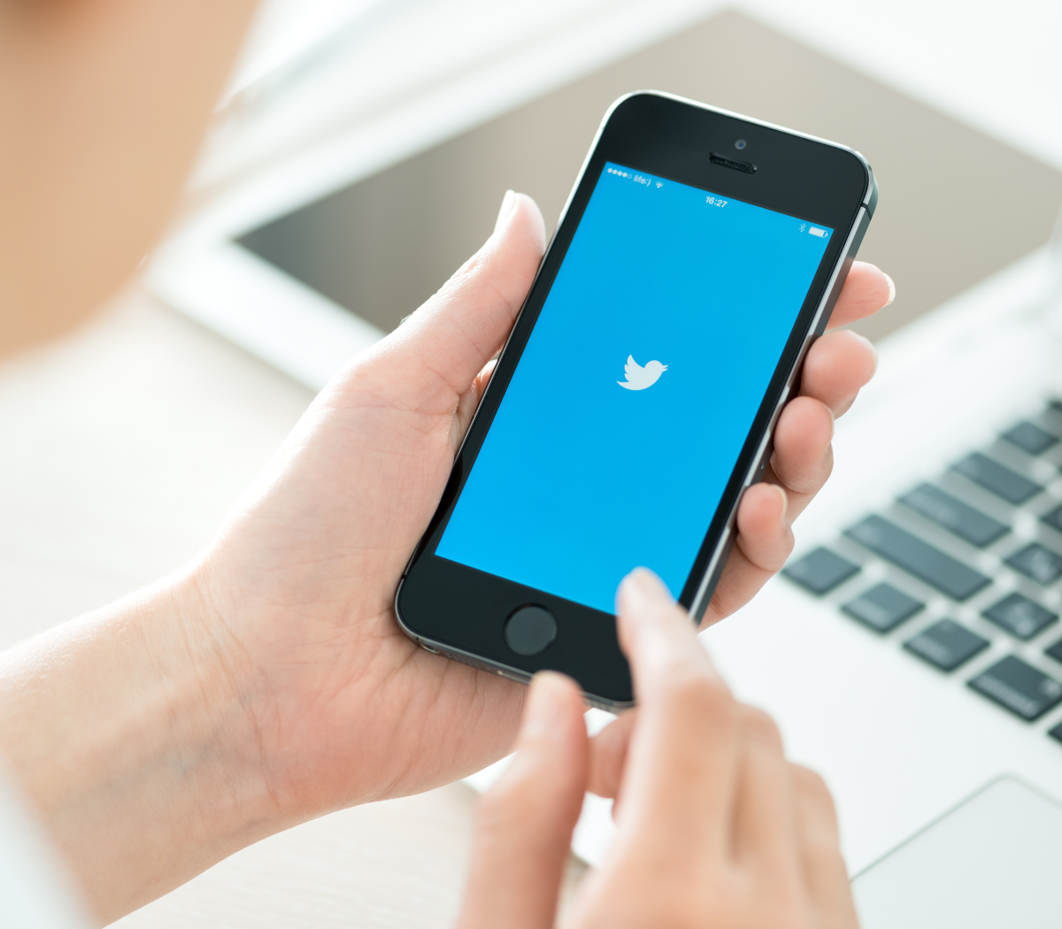 Twitter for Small Businesses: 9 Marketing Tips to Try