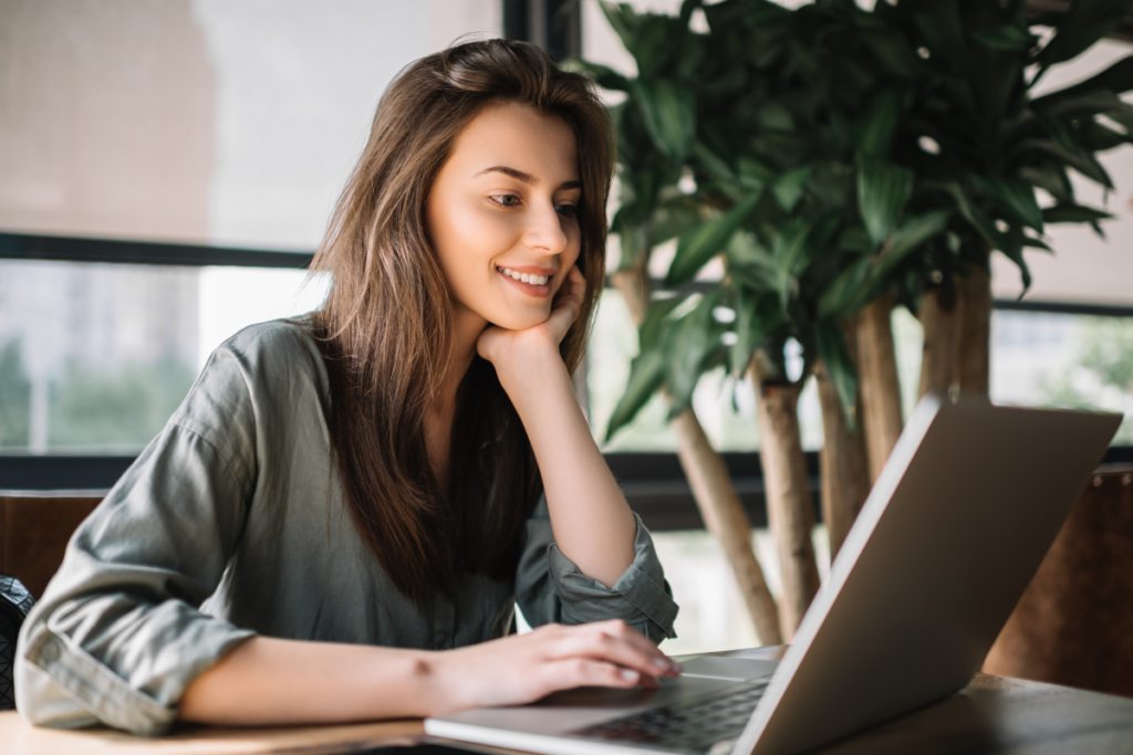 woman online banking