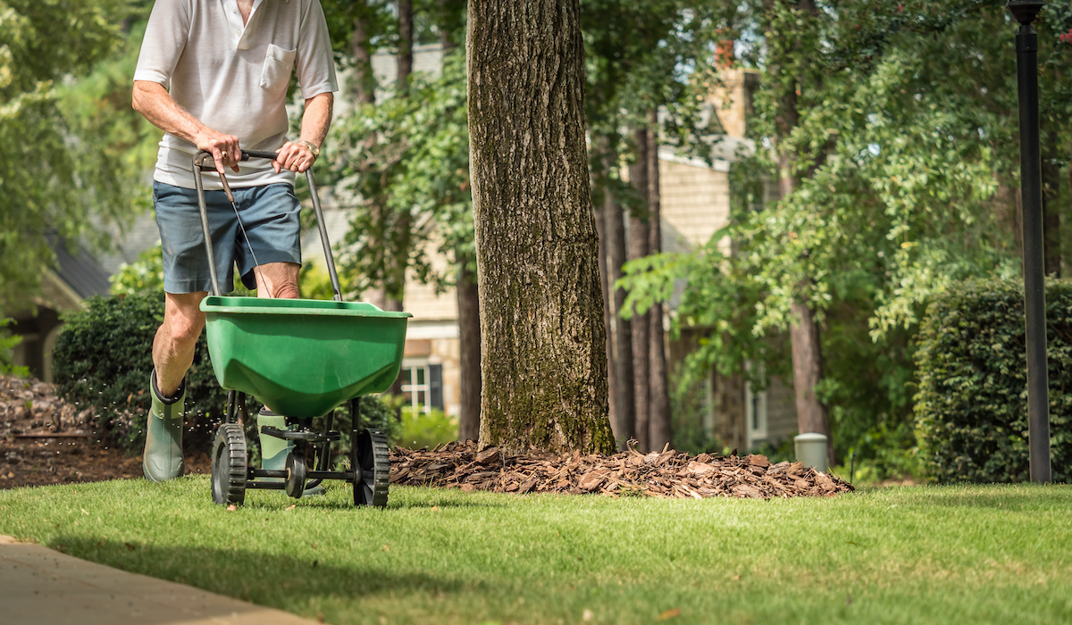 10 Lawn Care Reputation Management Tips & Strategies
