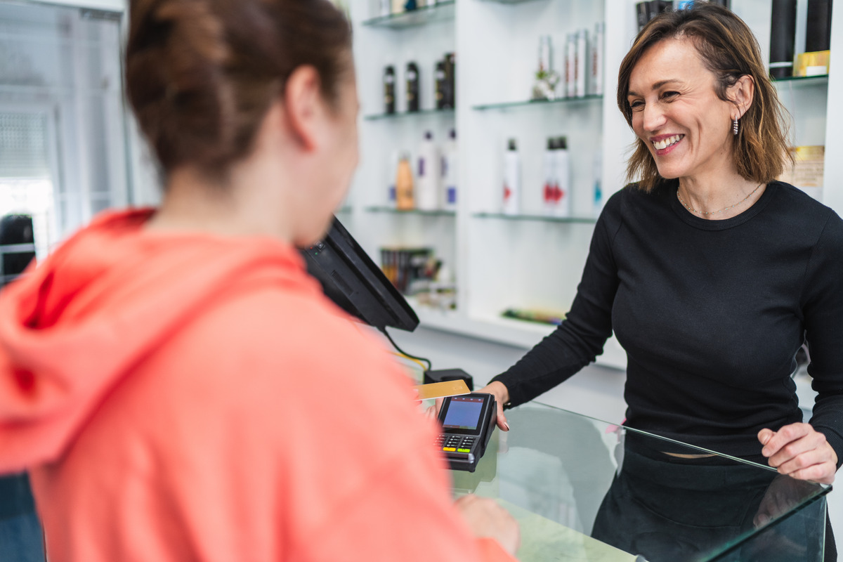 How to Enhance Your Salon’s Customer Experience: 9 Tips